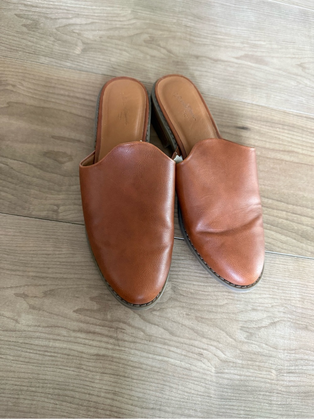 Universal Thread Tan Brown Leather Slide Mules